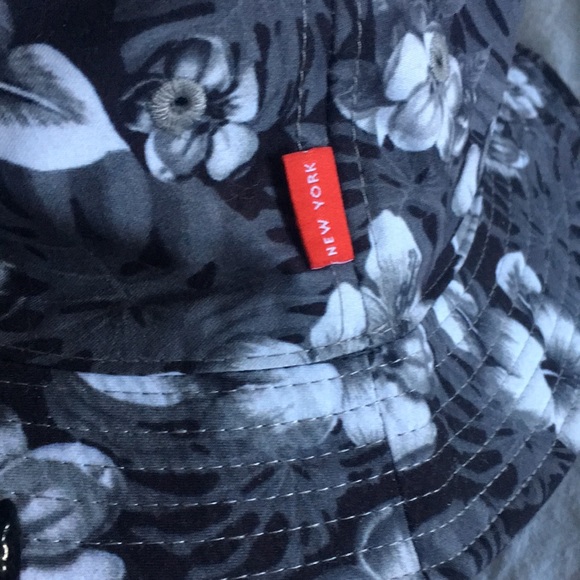 Reversible bucket hat - Picture 2 of 4